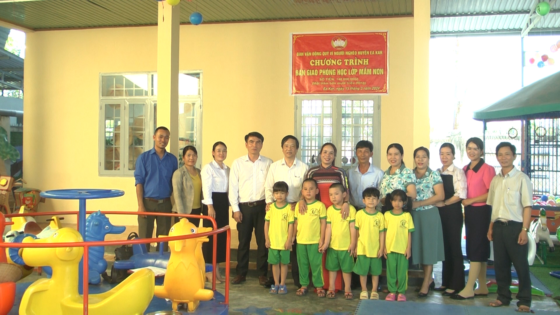 Lễ bàn giao và đưa vào sử dụng phòng học lớp mầm non cho trường Mầm Non Ánh Dương, xã Ea Ô